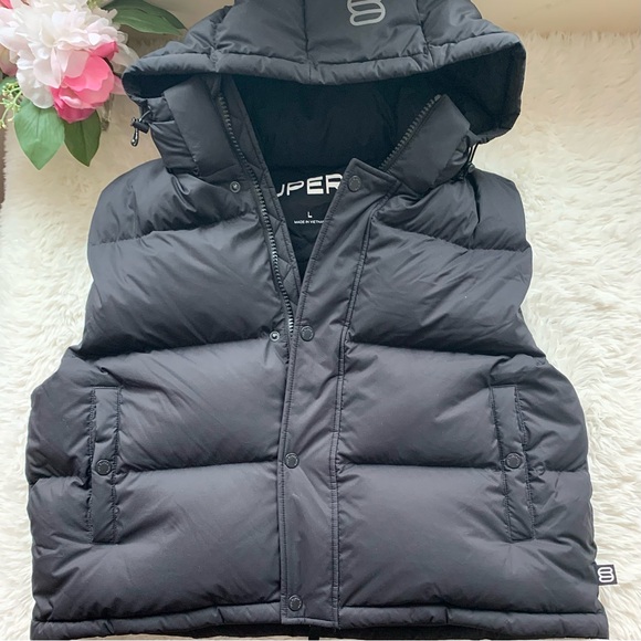 Aritzia Super Puff Shorty Vest in black LG - Picture 8 of 16